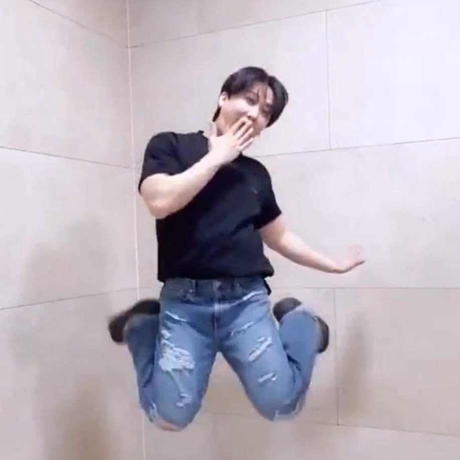 Group avatar for SS805 Fall 2025 Auditions 🍁